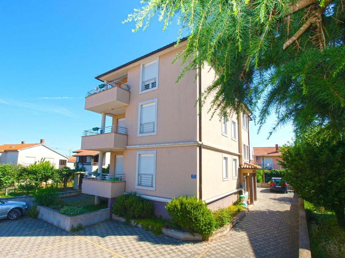 Apartments Majda 1932 Fazana Exterior photo